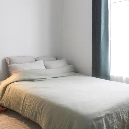 Appartamento Charming 2-bedroom In The 16 *
