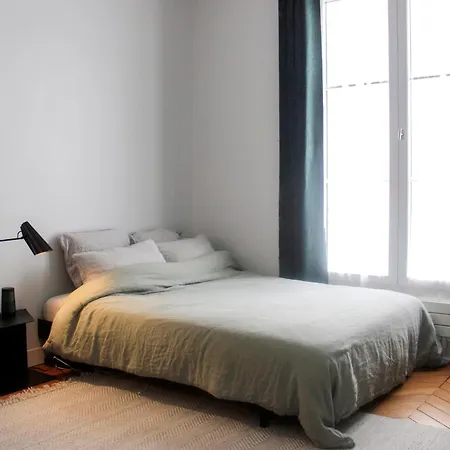 Appartamento Charming 2-bedroom In The 16 *